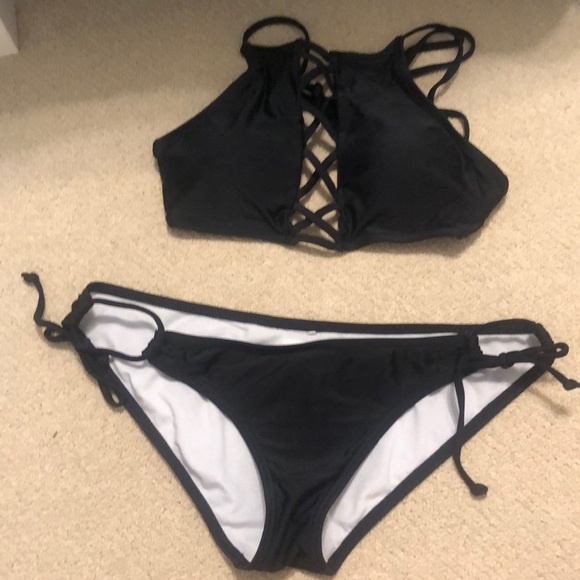 Black bikini - Picture 1 of 2